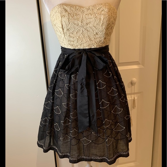 Anthropologie Dresses & Skirts - Meadow Rue Anthropologie Lace Embroidered Dress